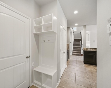223 Auburn Shores Court - Photo Thumbnail 9