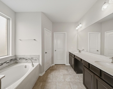 223 Auburn Shores Court - Photo Thumbnail 14