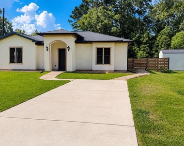 11611 Walraven Drive - Photo Thumbnail 1
