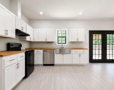 11611 Walraven Drive - Photo Thumbnail 5