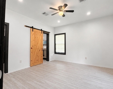 11611 Walraven Drive - Photo Thumbnail 8