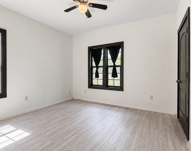 11611 Walraven Drive - Photo Thumbnail 12