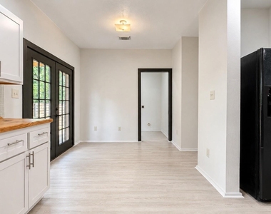 11611 Walraven Drive - Photo Thumbnail 6