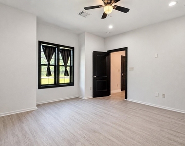 11611 Walraven Drive - Photo Thumbnail 9