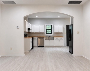 11611 Walraven Drive - Photo Thumbnail 3