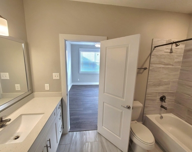 1720 Crestdale Dr Drive - Photo Thumbnail 12
