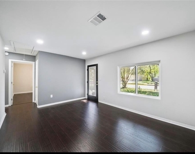 6526 Westview Drive - Photo Thumbnail 8