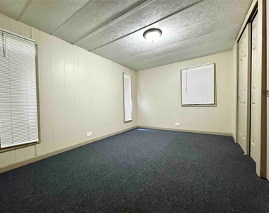 1718 W Dumble Street - Photo Thumbnail 5