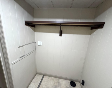 1718 W Dumble Street - Photo Thumbnail 7