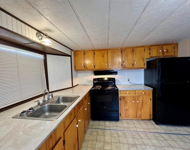 1718 W Dumble Street - Photo Thumbnail 4