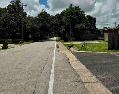 1718 W Dumble Street - Photo Thumbnail 14