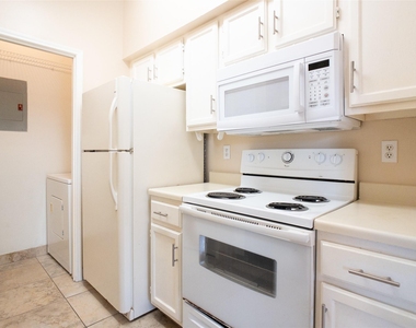 6500 Harbor Town Drive - Photo Thumbnail 10