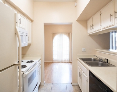 6500 Harbor Town Drive - Photo Thumbnail 11