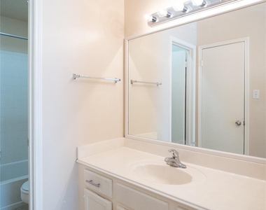 6500 Harbor Town Drive - Photo Thumbnail 22