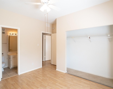 6500 Harbor Town Drive - Photo Thumbnail 19