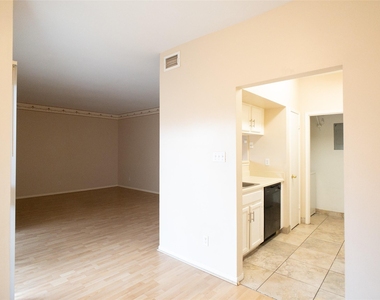 6500 Harbor Town Drive - Photo Thumbnail 7