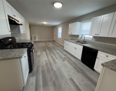 819 W Kyle Road - Photo Thumbnail 16