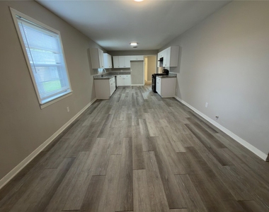 819 W Kyle Road - Photo Thumbnail 8