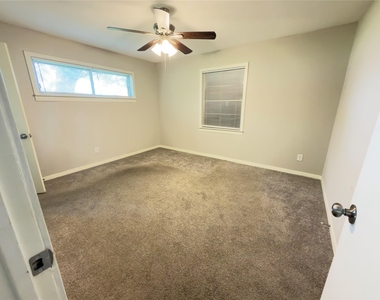 819 W Kyle Road - Photo Thumbnail 18