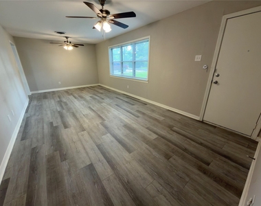 819 W Kyle Road - Photo Thumbnail 6