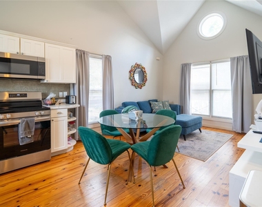604 W Drew Street - Photo Thumbnail 5