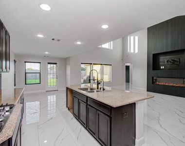 16430 Williamstown Drive - Photo Thumbnail 12