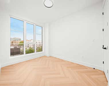 34-12 38th Street - Photo Thumbnail 2