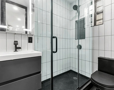 438 West 52nd Street - Photo Thumbnail 4