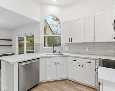 23 Cedar Chase Place - Photo Thumbnail 11