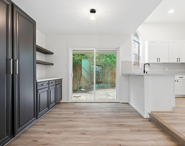 23 Cedar Chase Place - Photo Thumbnail 2