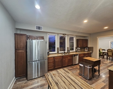 409 Perkins Avenue - Photo Thumbnail 1