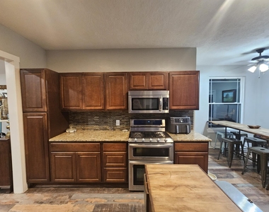 409 Perkins Avenue - Photo Thumbnail 2