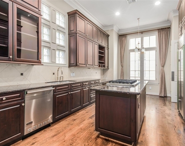 2419 Brazoria Street - Photo Thumbnail 12
