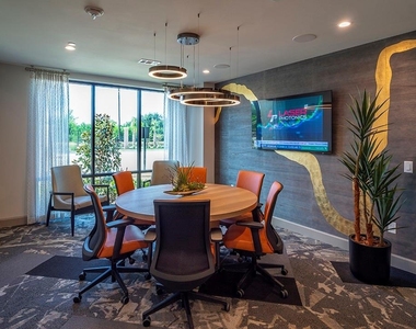 1724 Partnership Way - Photo Thumbnail 4