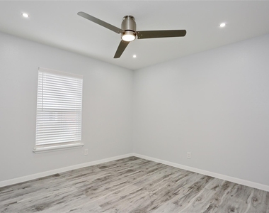 2824 Briarhurst Drive - Photo Thumbnail 14