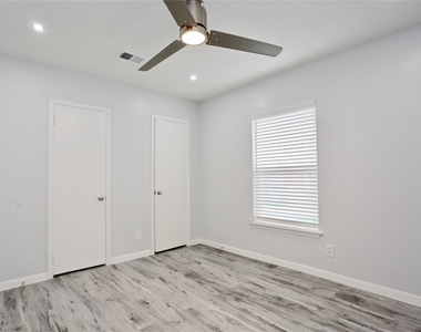 2824 Briarhurst Drive - Photo Thumbnail 16