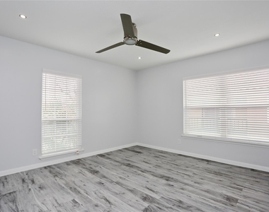 2824 Briarhurst Drive - Photo Thumbnail 9