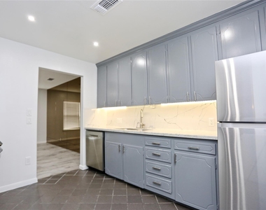 2824 Briarhurst Drive - Photo Thumbnail 8