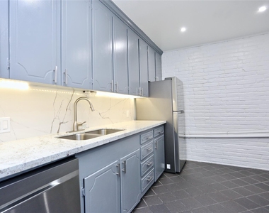 2824 Briarhurst Drive - Photo Thumbnail 6