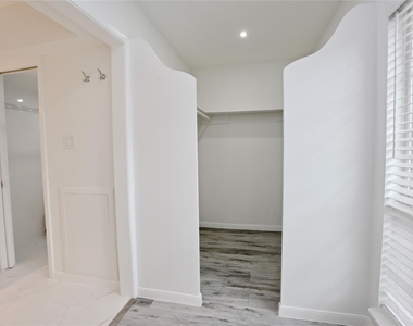 2824 Briarhurst Drive - Photo Thumbnail 15