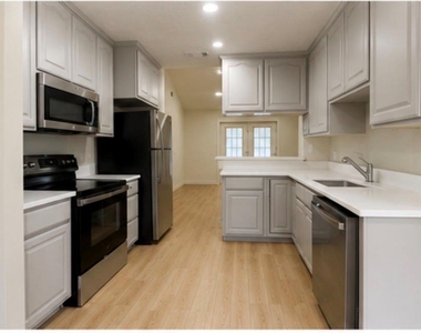 229 Oxford Drive - Photo Thumbnail 2