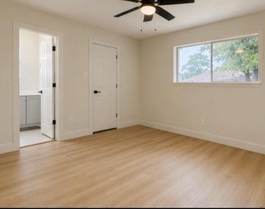229 Oxford Drive - Photo Thumbnail 3