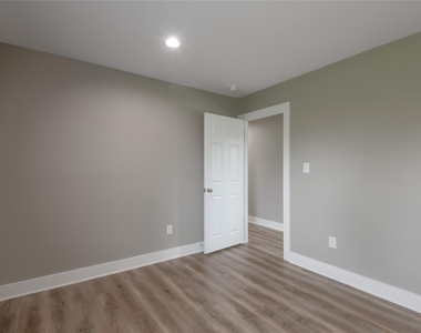 250 N Shady Oaks Drive - Photo Thumbnail 20