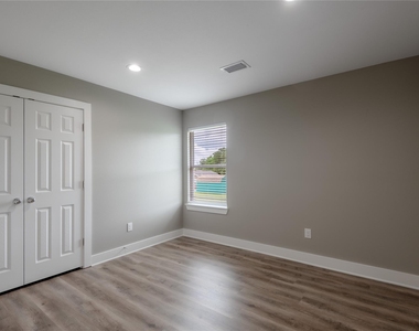250 N Shady Oaks Drive - Photo Thumbnail 19