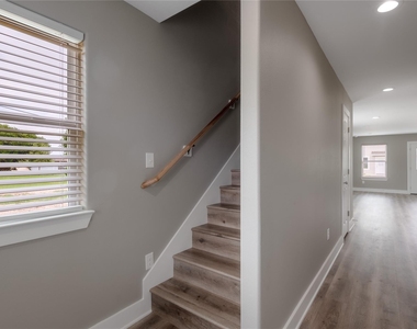 250 N Shady Oaks Drive - Photo Thumbnail 3
