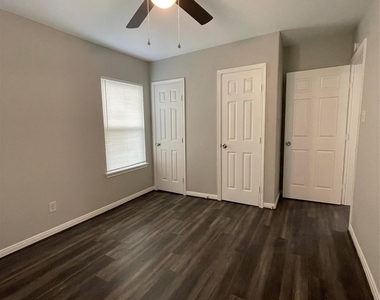 1735 W 8th Street - Photo Thumbnail 15