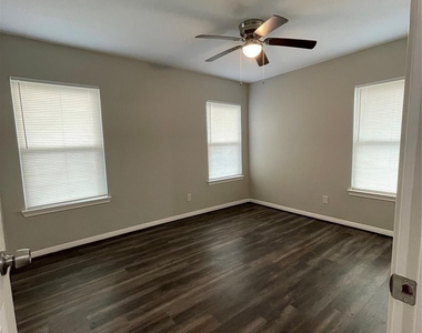 1735 W 8th Street - Photo Thumbnail 14