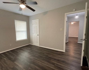 1735 W 8th Street - Photo Thumbnail 17