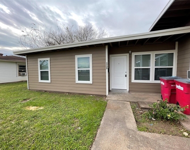 1735 W 8th Street - Photo Thumbnail 2