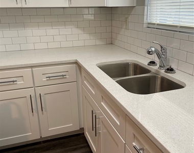 1735 W 8th Street - Photo Thumbnail 4